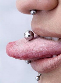 Пирсинг языка и губы